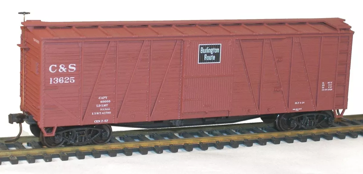Accurail 80953 HO Scale 40′ Single Sheath Boxcar Kit Burlington C&S