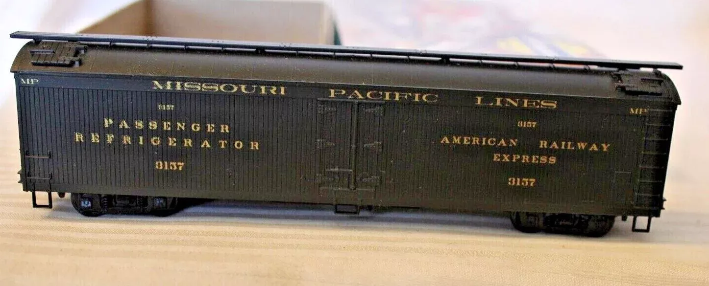 Athearn 5337 HO Scale 50′ Express Reefer (Blue Box Kit) Missouri Pacific MP