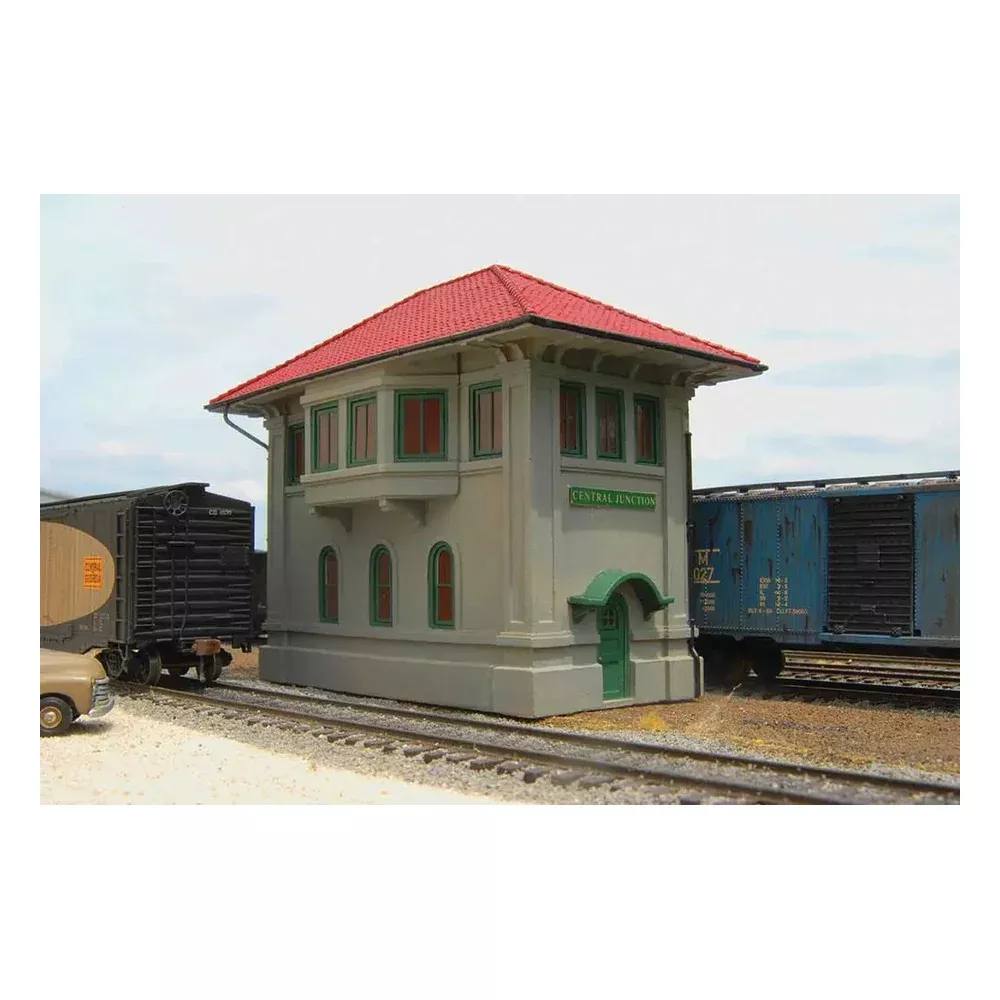 Bachmann 35114 HO Scale Central Junction Concrete Switch (Interlocking) Tower – Scene Scapes(R) — 5-3/4 x 3-1/4 x 4-1/2″ 14.6 x 8.3 x 11.4cm