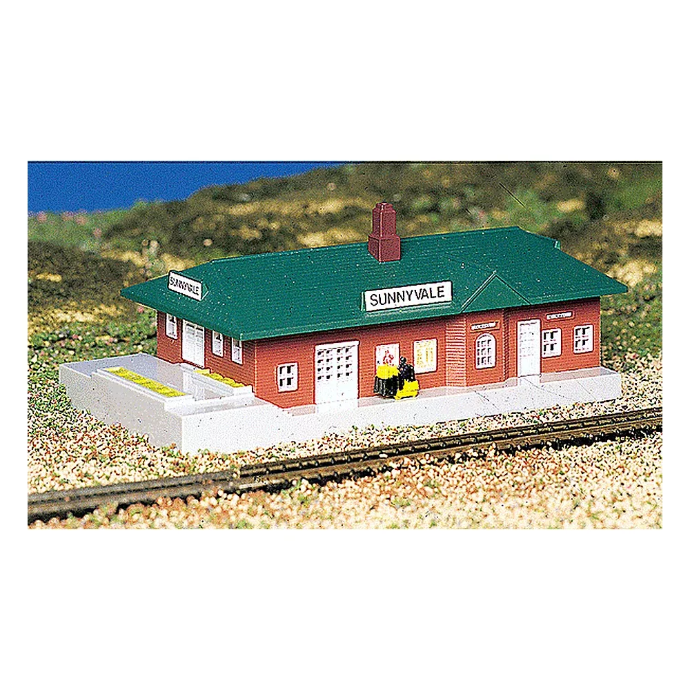 Bachmann 45908 N Scale Passenger Station with Figure Assembled