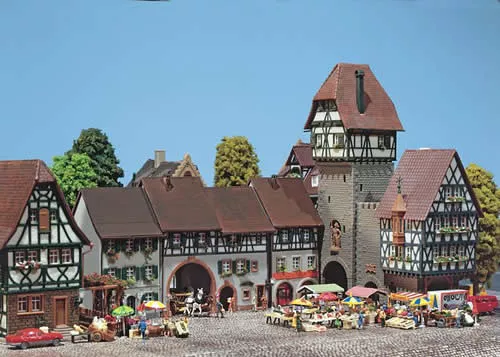 Faller 232284 N Scale Old City Gate — 3-15/16 x 1-3/4 x 6-11/16″ 10 x 4.5 x 17cm