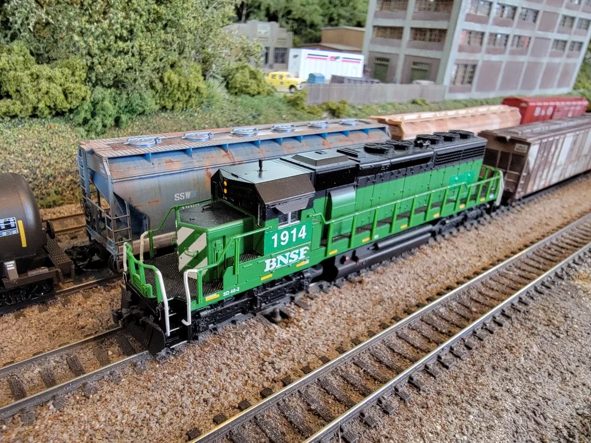 Kato N Scale EMD SD40-2 Mid Ex BN BNSF 1914
