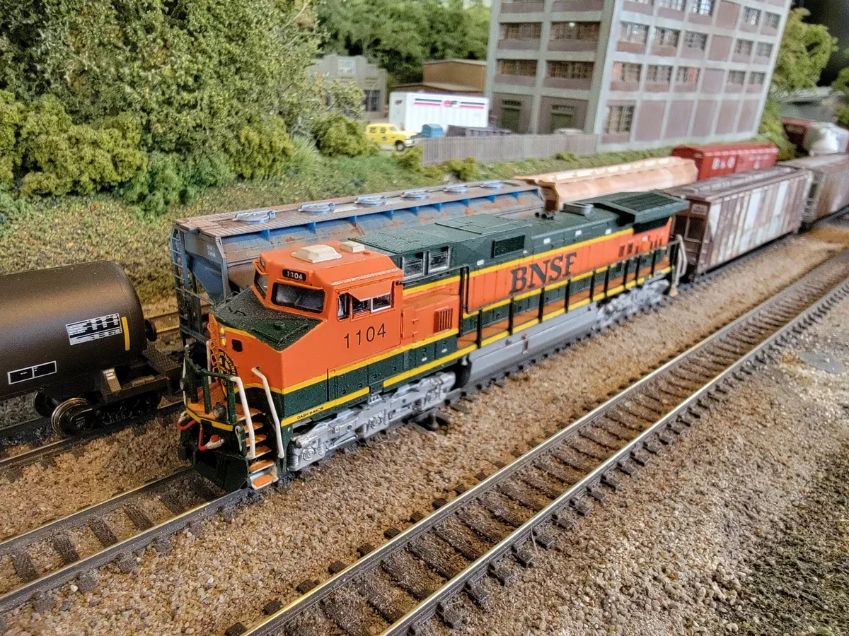 Kato N Scale GE C44-9W Dash-9 "Heritage I" BNSF 1104