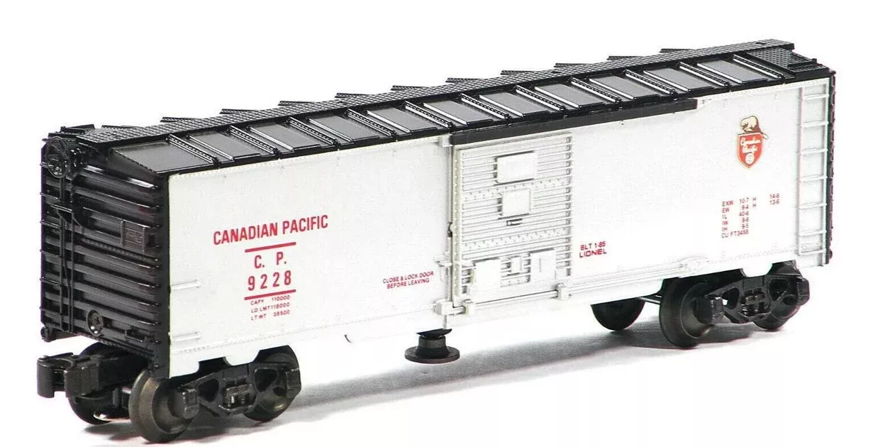 Lionel 6-9228 O Gauge Operating Boxcar Canadian Pacific CP