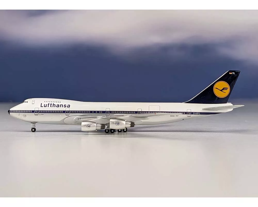 Lufthansa B747-200 D-ABYL 1:400 Scale Bluebox BBX41662