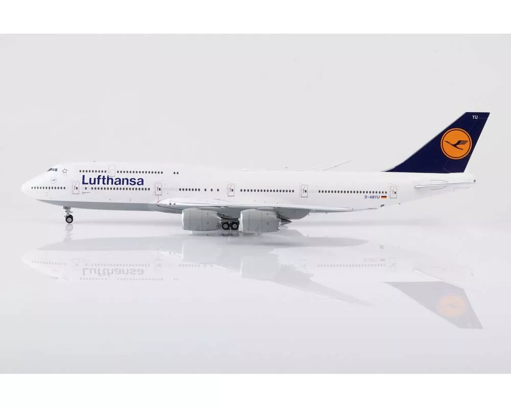 Lufthansa B747-8 w/stand D-ABYU 1:200 Scale SQ Wings SQ-L2055