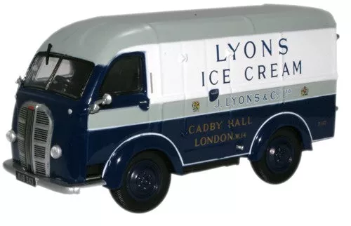 Oxford Diecast Lyons Ice Cream Austin K8 Van – 1:43 Scale