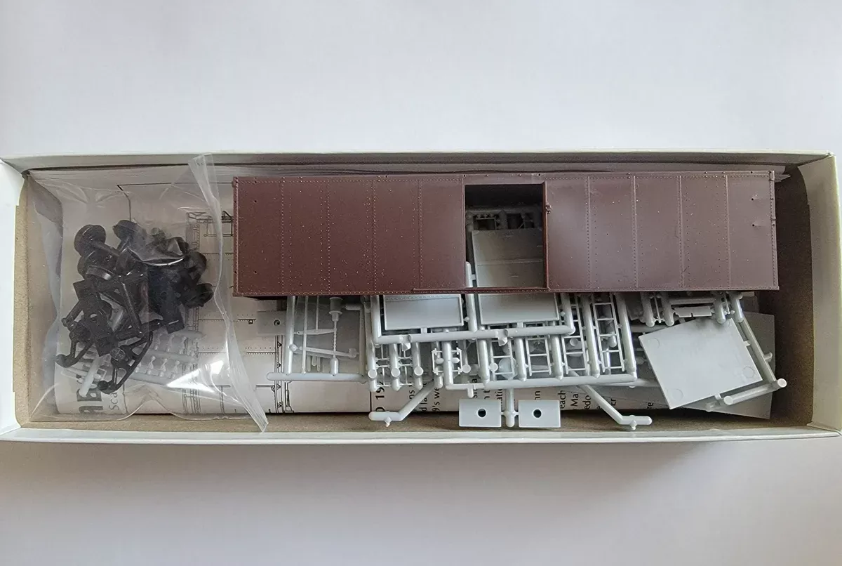 Red Caboose RR-7002 HO Scale 40′ 1924 X-29 Boxcar Undecorated Kit